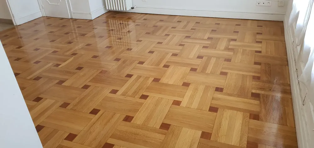 Parquet grand dammier en chêne avec cabochon en acajou