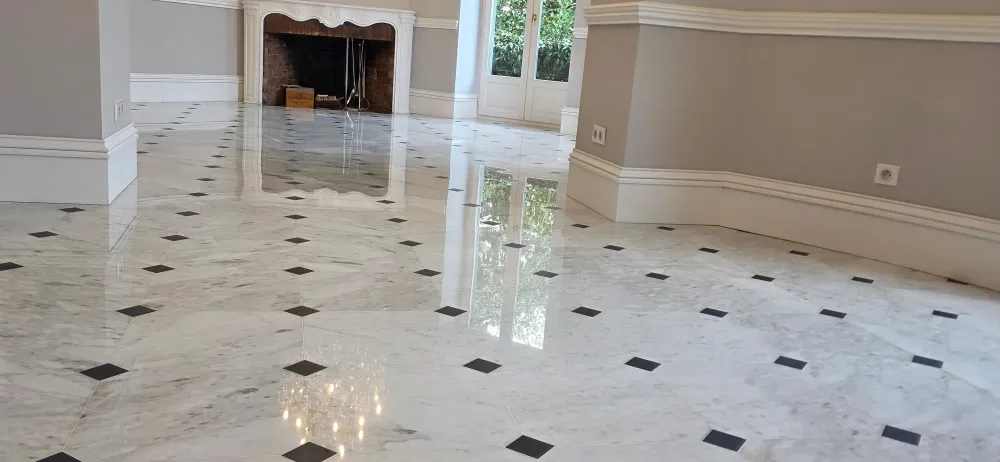 Polibrillant sur marbre de Carrare