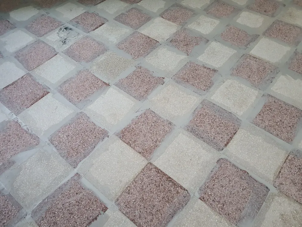 Masticage des joints sur Granito de marbre